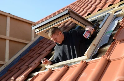 Pose de fenêtres de toit Velux à Château-Guibert